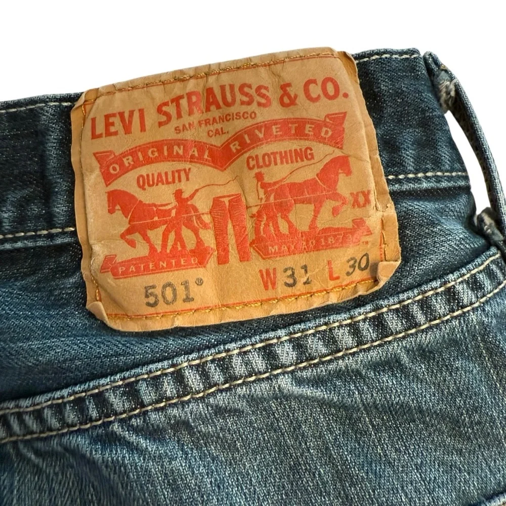Levi's 501 button fly jeans men’s 31x30 blue distressed straight leg vintage